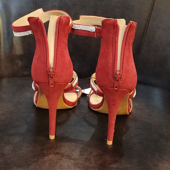 shoes - Picture 3 of 4